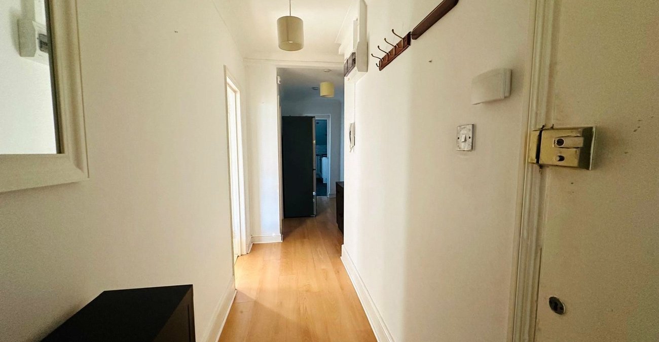 2 bedroom property for sale in 16 Rutland Park | Robinson Jackson