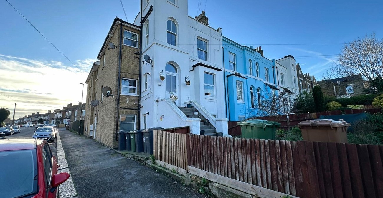 2 bedroom property for sale in 16 Rutland Park | Robinson Jackson