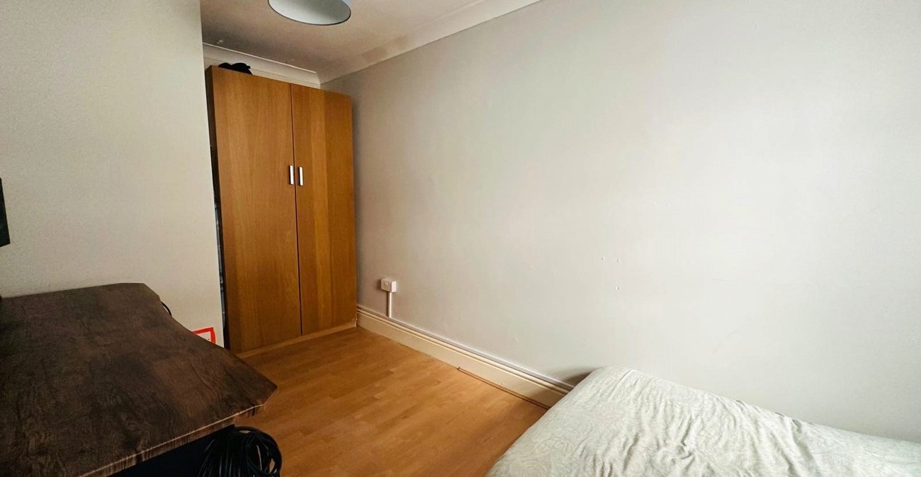 2 bedroom property for sale in 16 Rutland Park | Robinson Jackson