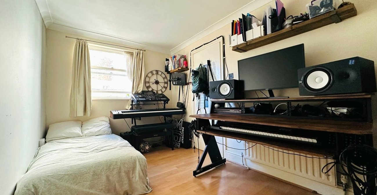 2 bedroom property for sale in 16 Rutland Park | Robinson Jackson