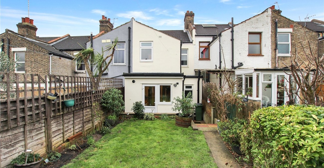 3 bedroom house for sale in Plumstead Common | Robinson Jackson