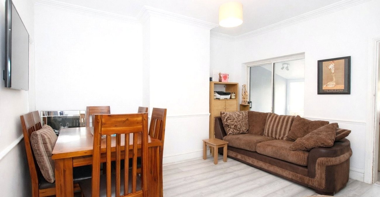 2 bedroom house for sale in Plumstead Common | Robinson Jackson