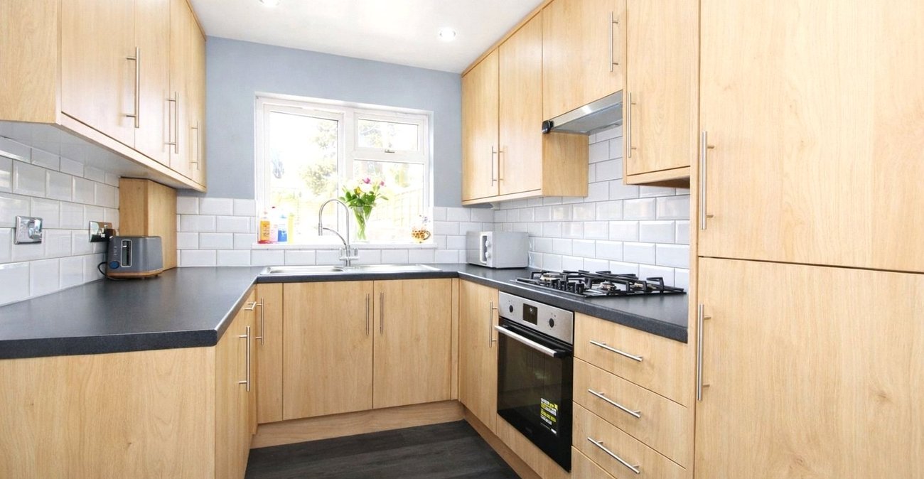 2 bedroom house for sale in Plumstead Common | Robinson Jackson