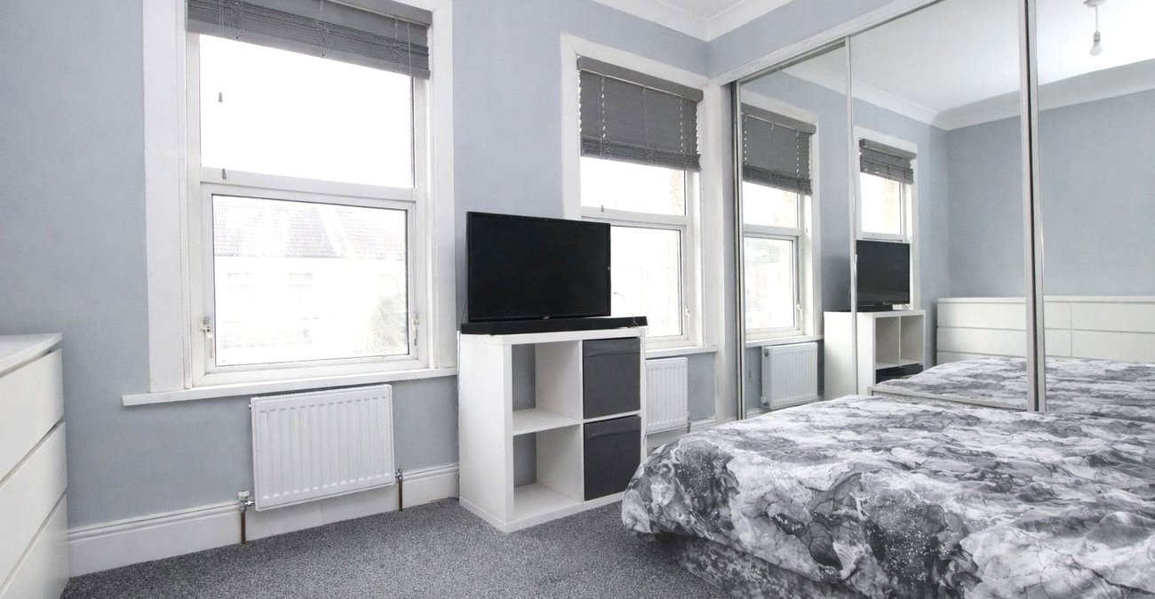 2 bedroom house for sale in Plumstead Common | Robinson Jackson