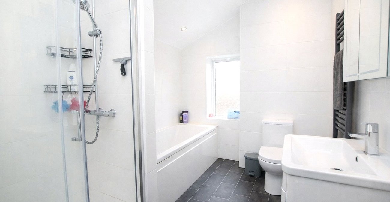 2 bedroom house for sale in Plumstead Common | Robinson Jackson