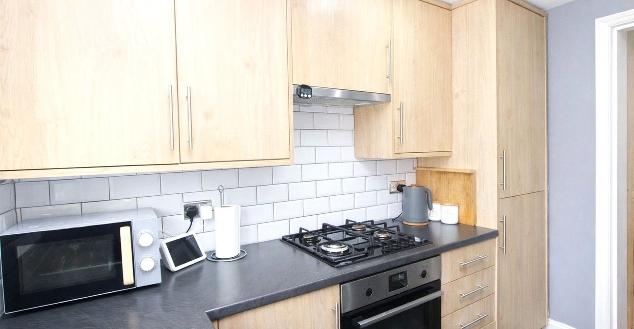 2 bedroom house for sale in Plumstead Common | Robinson Jackson
