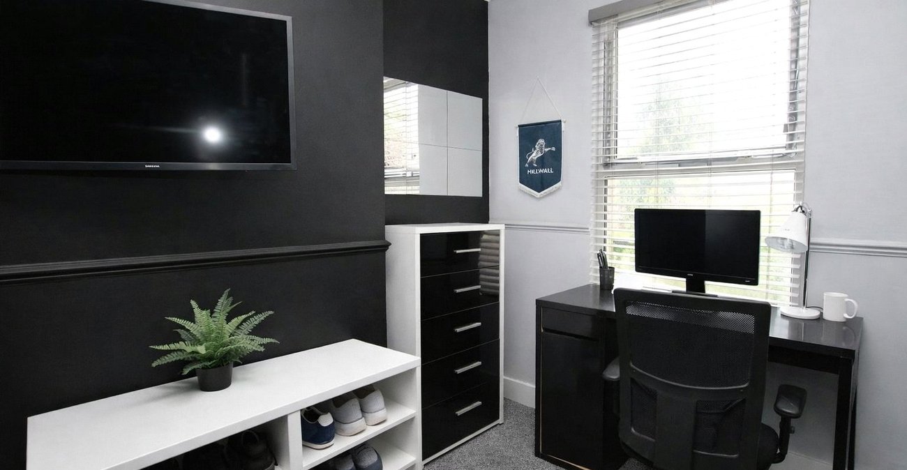 2 bedroom house for sale in Plumstead Common | Robinson Jackson