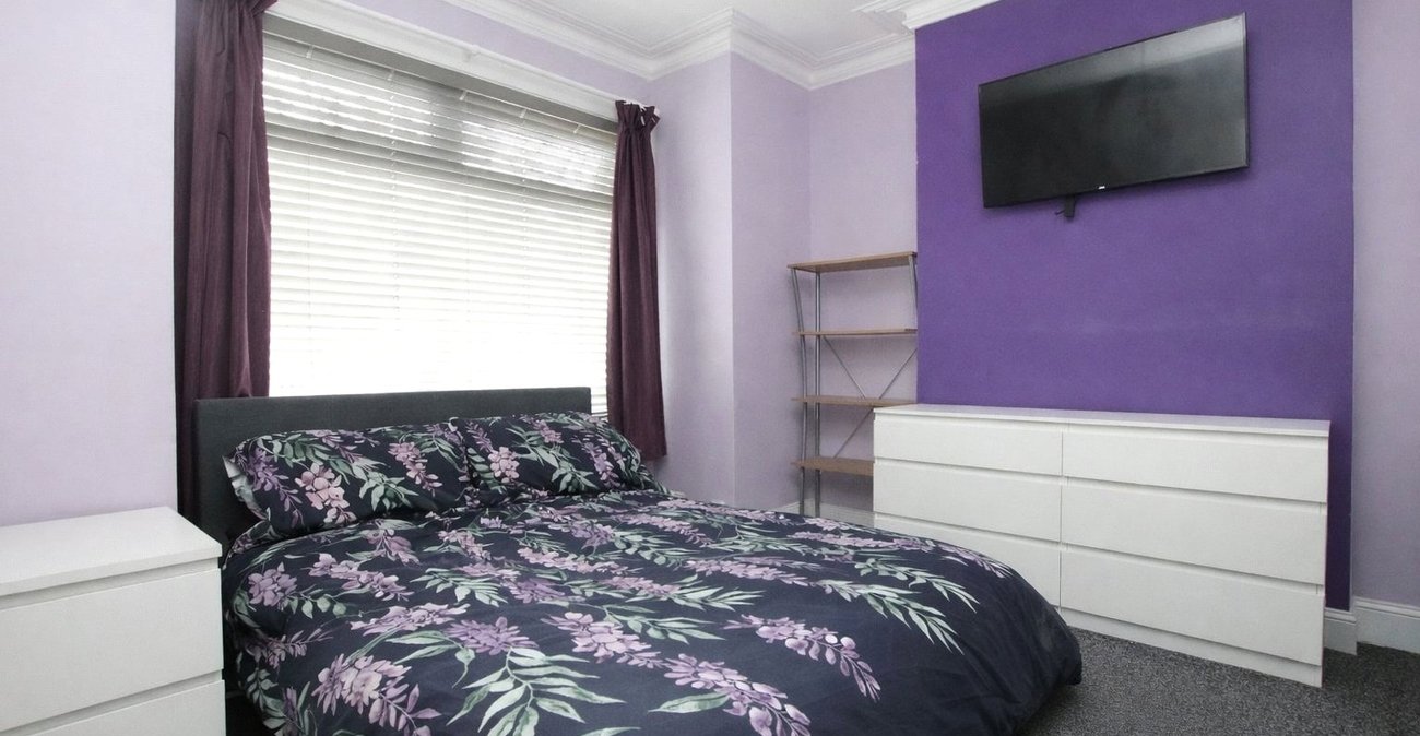 2 bedroom house for sale in Plumstead Common | Robinson Jackson