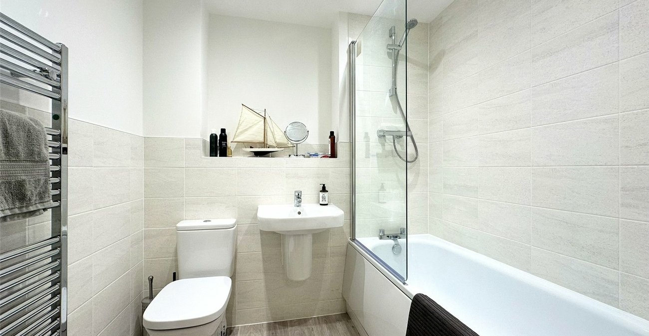 2 bedroom property for sale in Castle Hill | Robinson Jackson