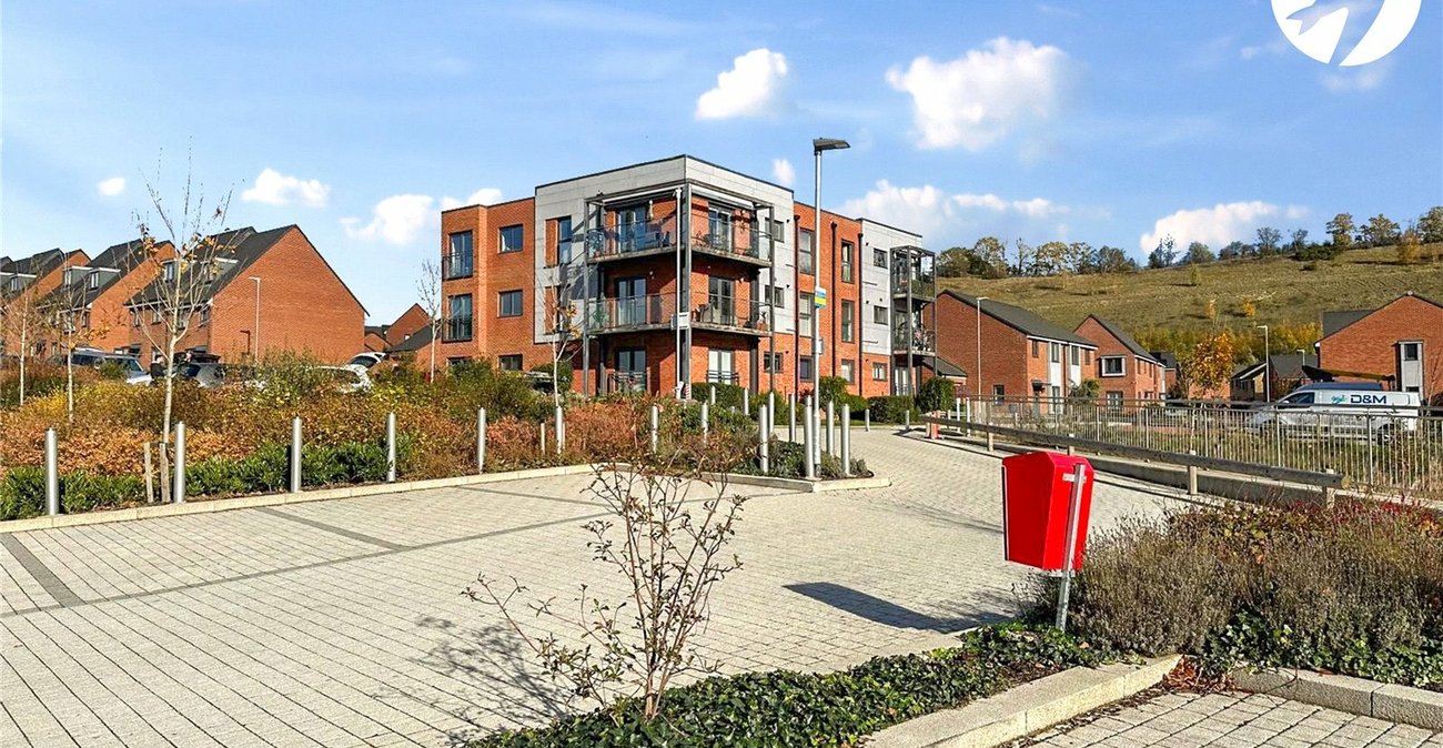 2 bedroom property for sale in Castle Hill | Robinson Jackson