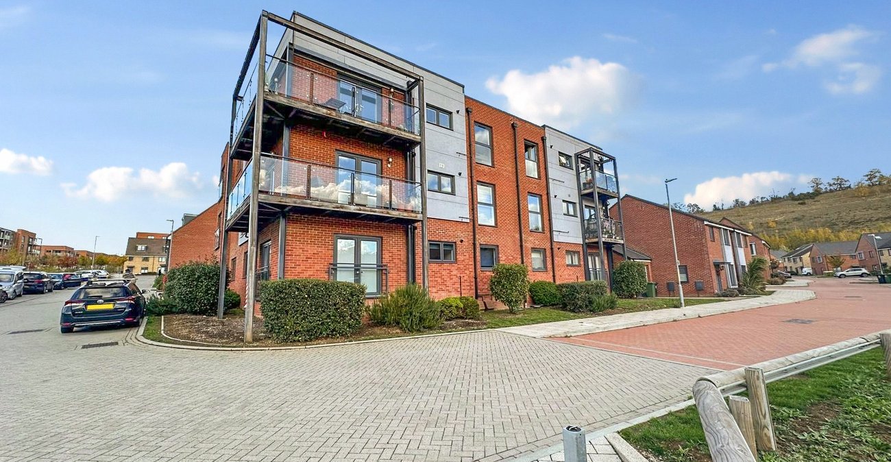 2 bedroom property for sale in Castle Hill | Robinson Jackson