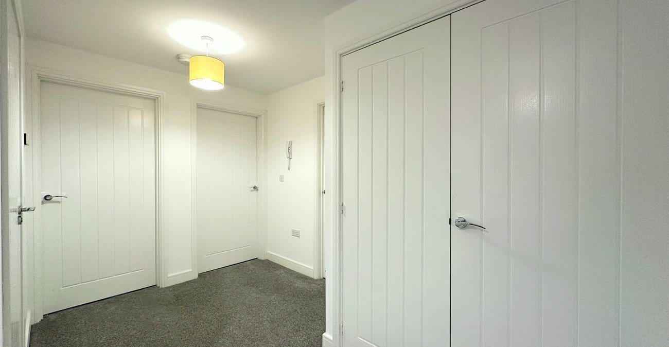 2 bedroom property for sale in Castle Hill | Robinson Jackson