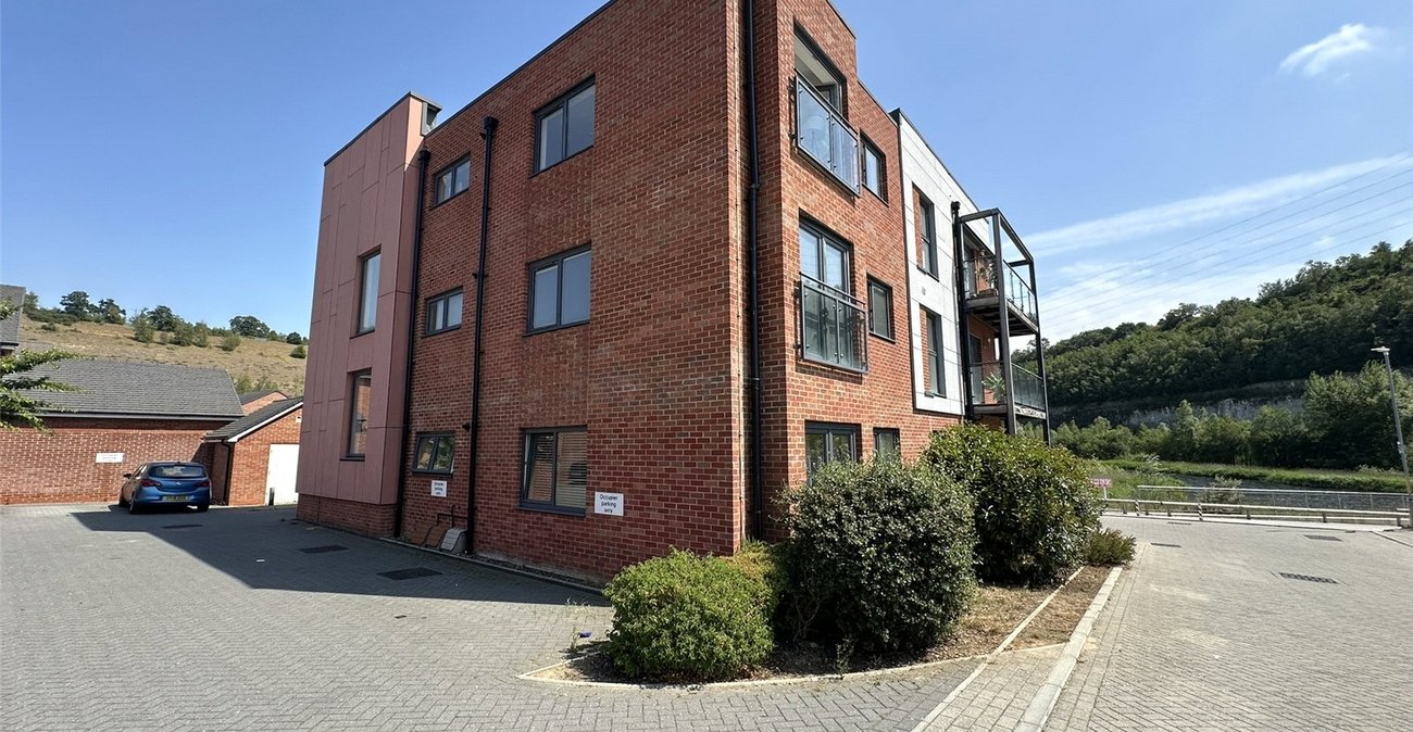 1 bedroom property for sale in Castle Hill | Robinson Jackson