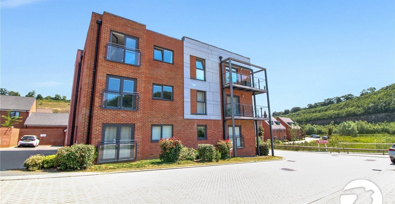 1 bedroom property for sale in Castle Hill | Robinson Jackson