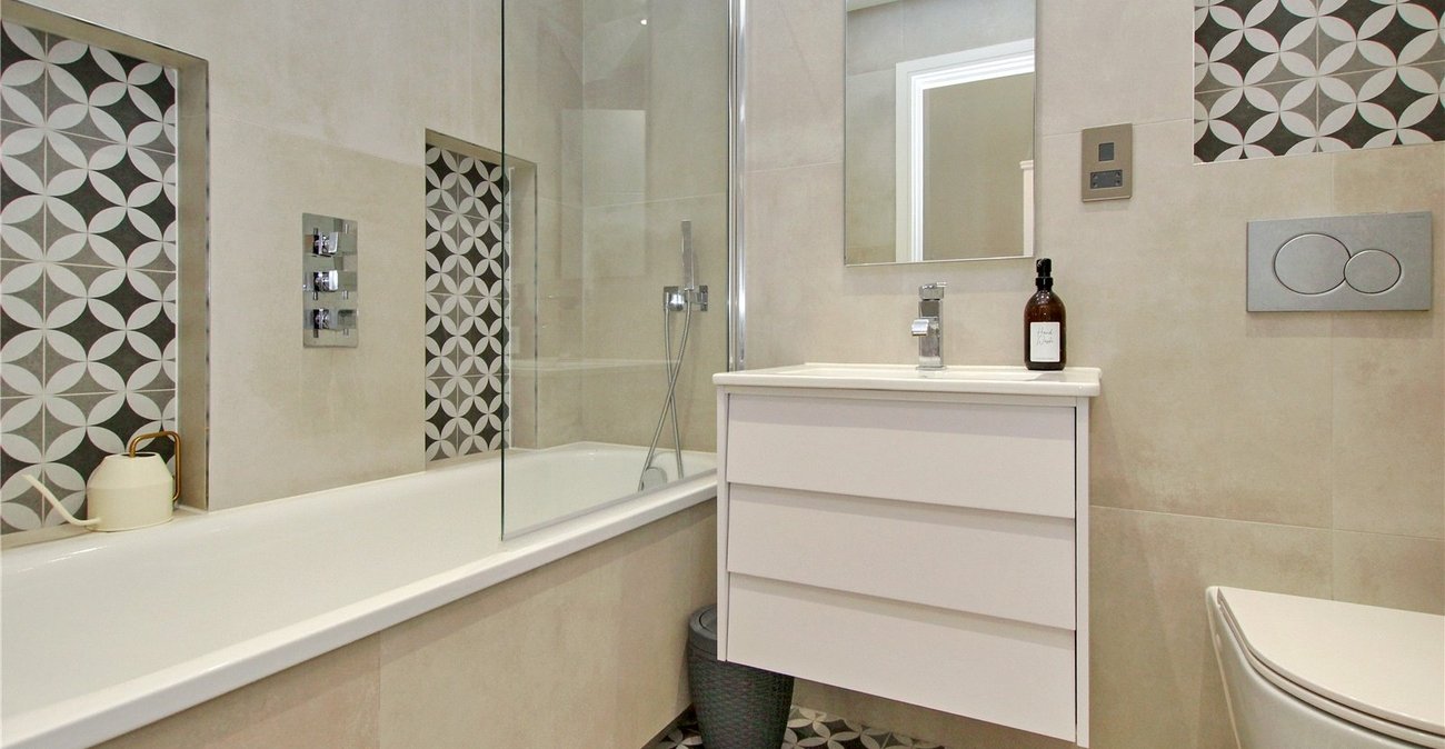 3 bedroom house for sale in Plumstead Common | Robinson Jackson