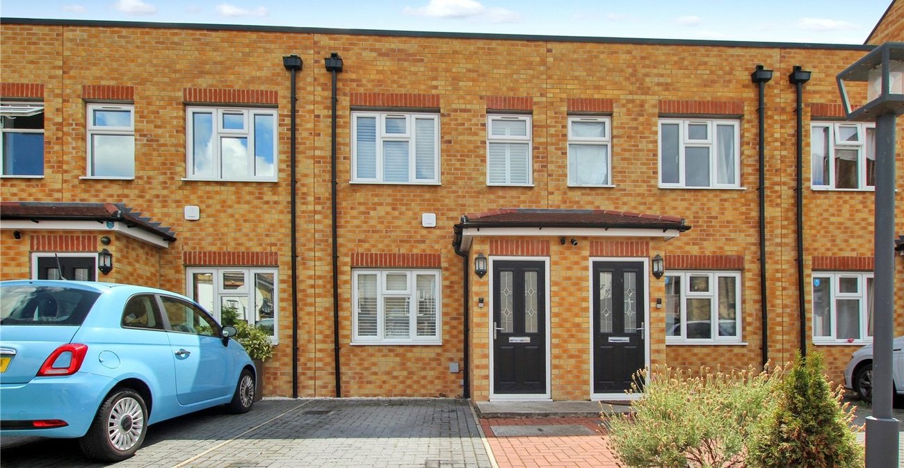 3 bedroom house for sale in Plumstead Common | Robinson Jackson