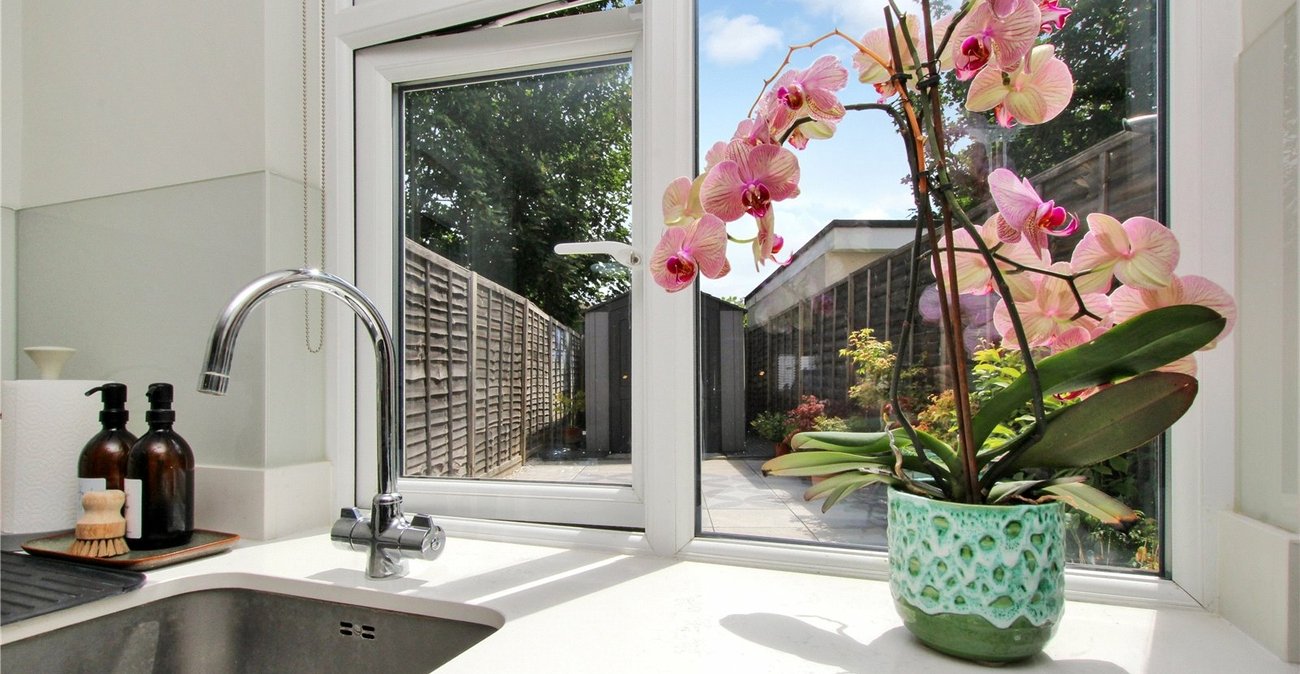 3 bedroom house for sale in Plumstead Common | Robinson Jackson