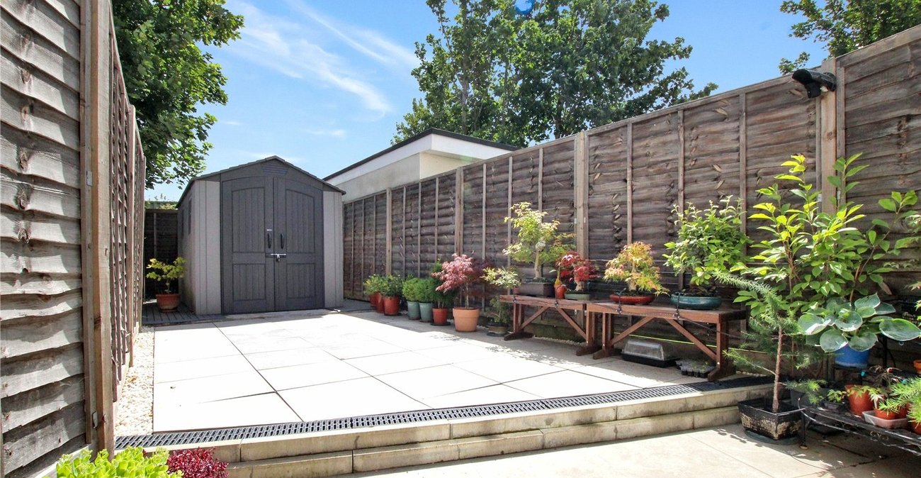 3 bedroom house for sale in Plumstead Common | Robinson Jackson