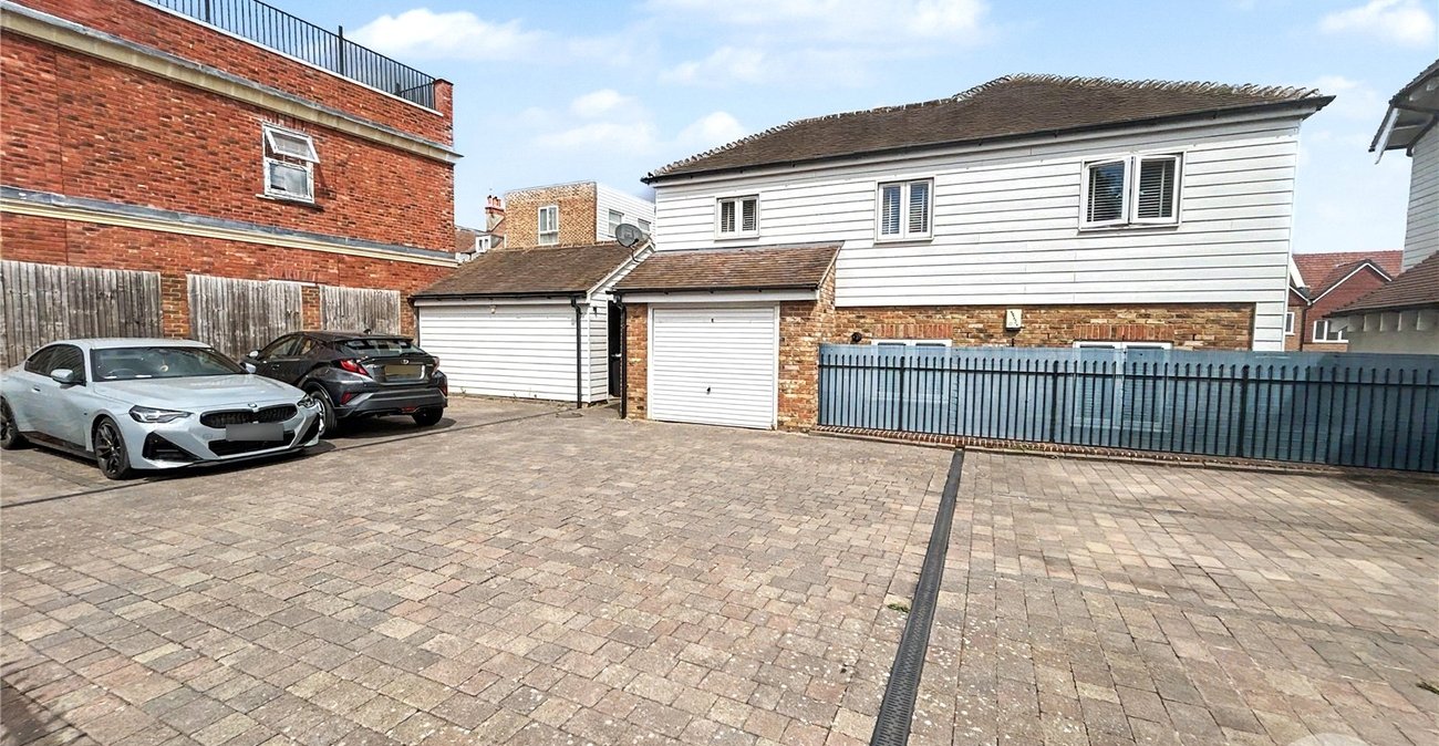 2 bedroom property for sale in Sidcup | Robinson Jackson