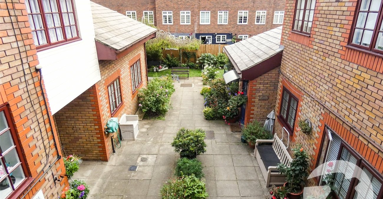 2 bedroom property for sale in London | Robinson Jackson