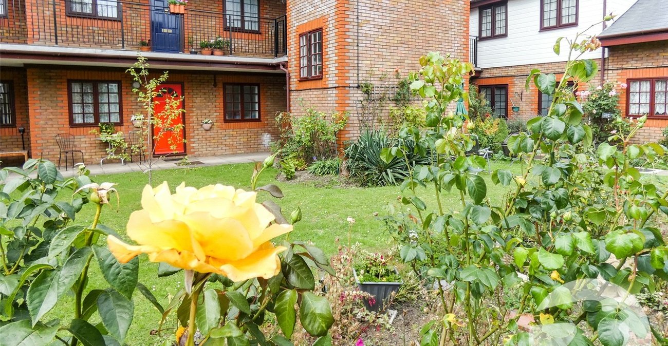 2 bedroom property for sale in London | Robinson Jackson