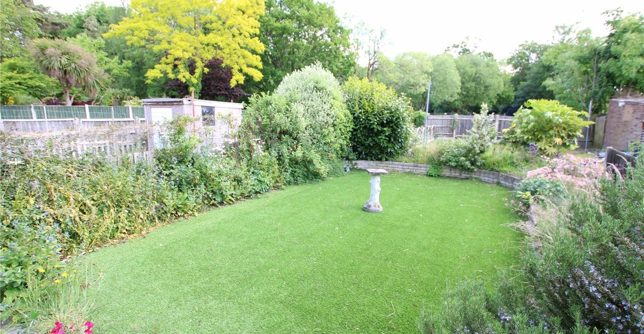 2 bedroom property for sale in London | Robinson Jackson