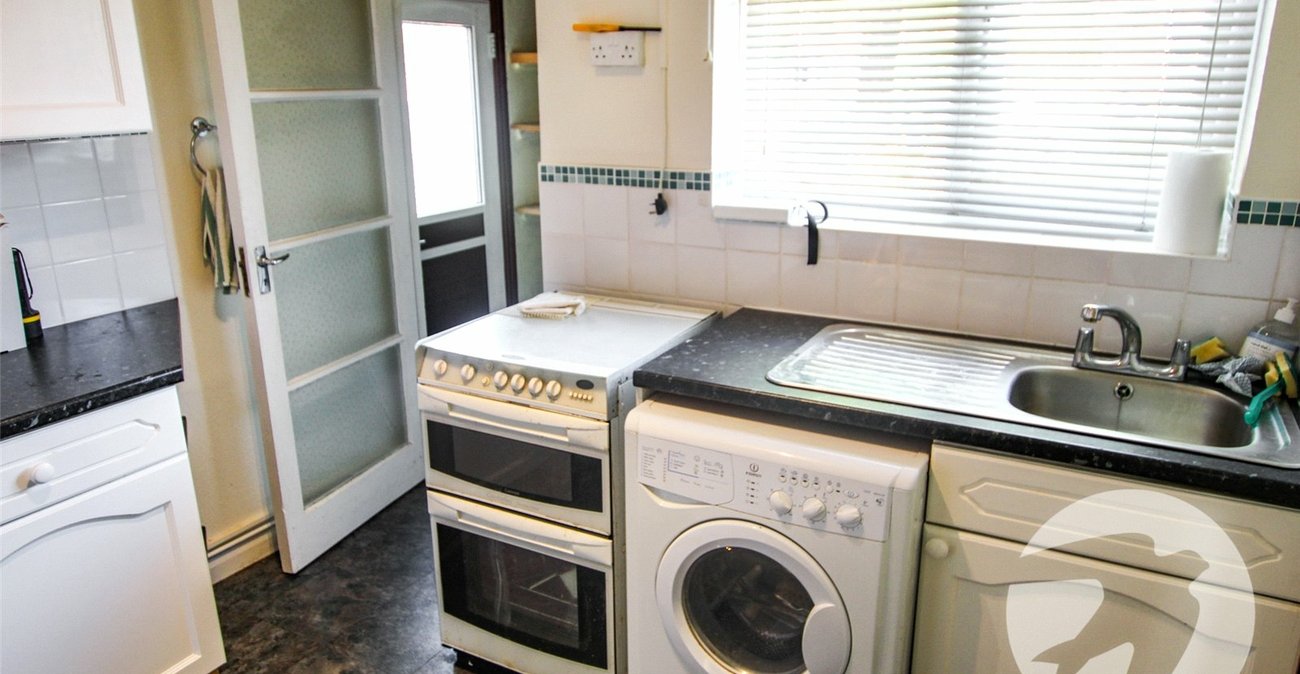 2 bedroom property for sale in London | Robinson Jackson