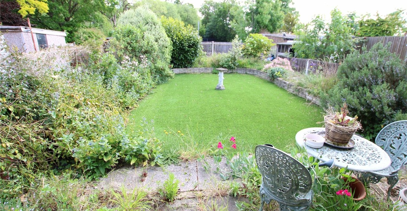 2 bedroom property for sale in London | Robinson Jackson