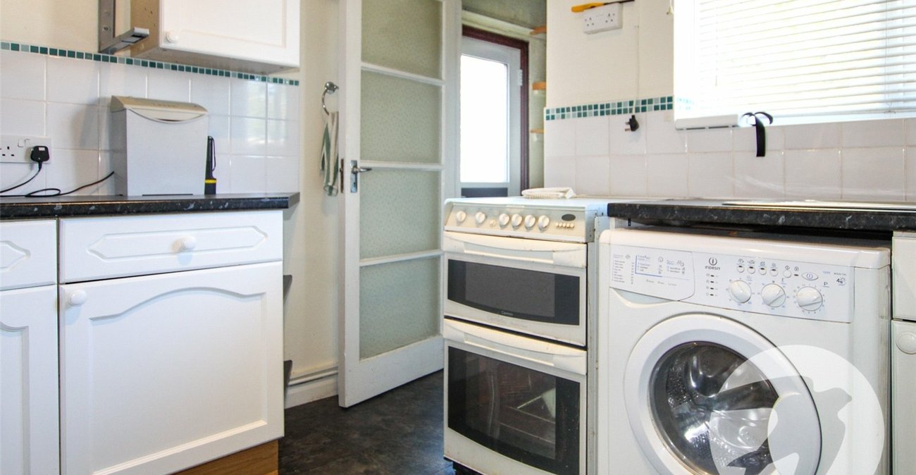 2 bedroom property for sale in London | Robinson Jackson