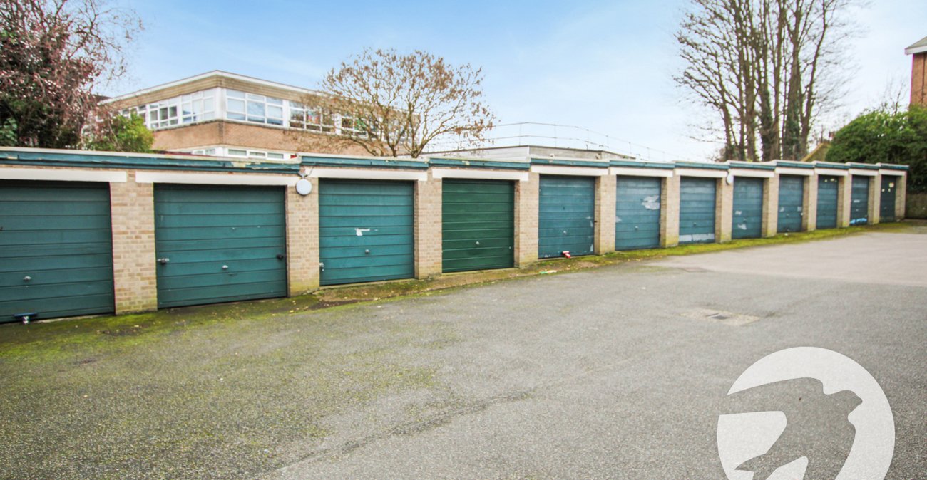 2 bedroom property for sale in London | Robinson Jackson