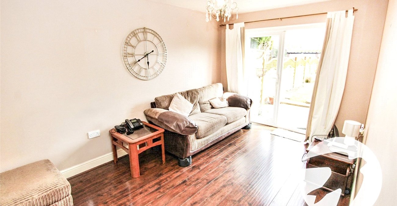 2 bedroom property for sale in London | Robinson Jackson
