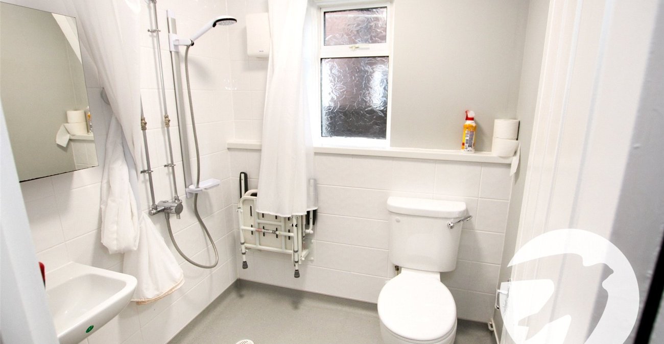 2 bedroom property for sale in London | Robinson Jackson