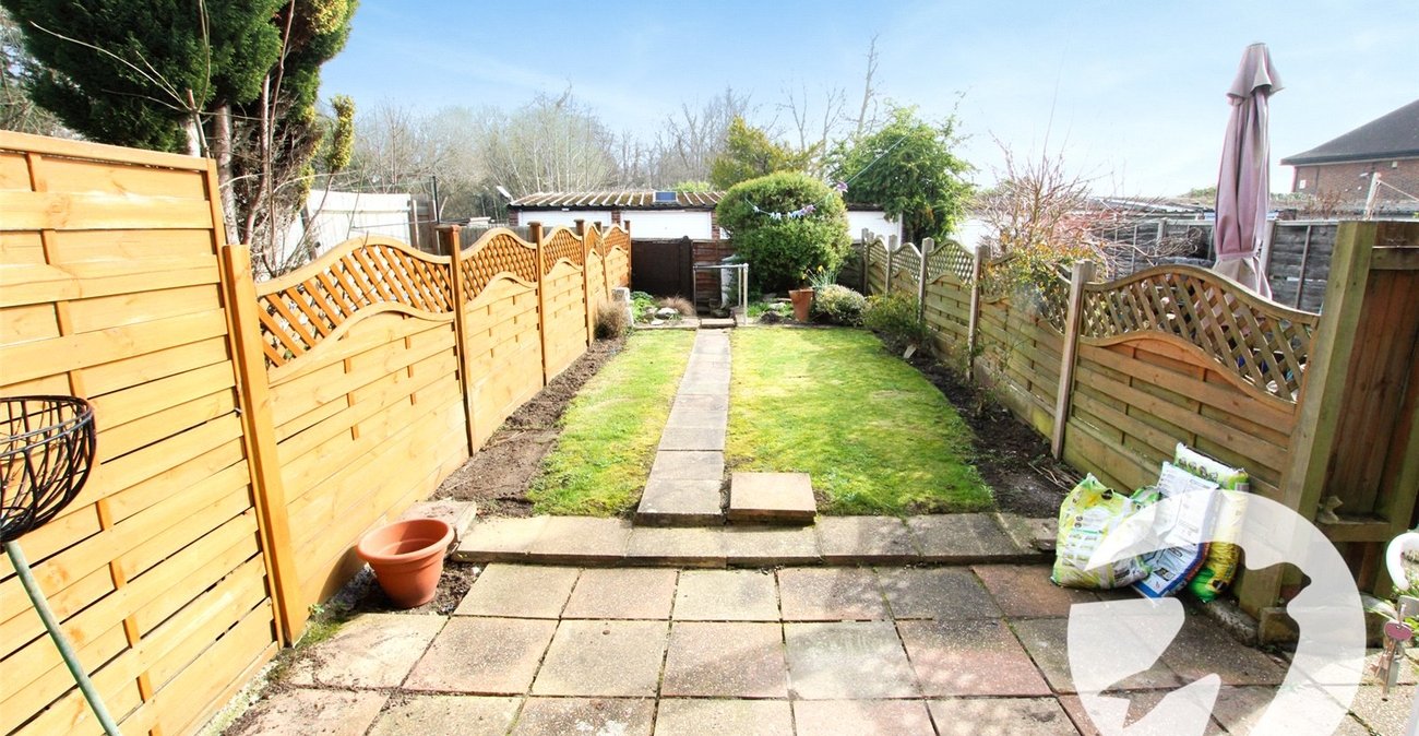 2 bedroom property for sale in London | Robinson Jackson