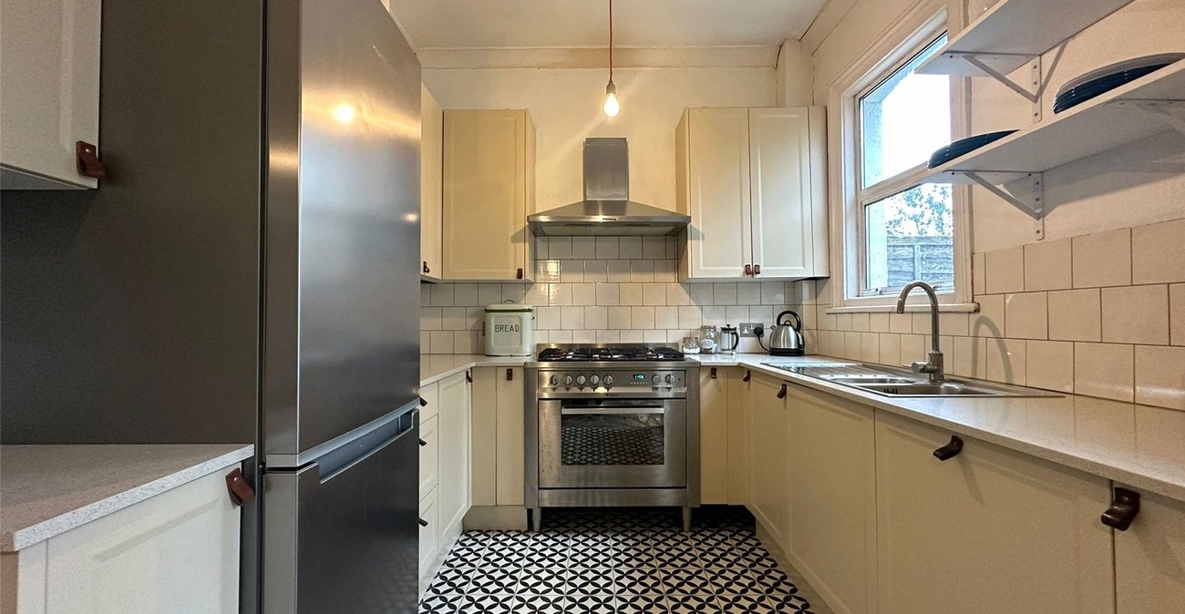 3 bedroom house for sale in London | Robinson Jackson