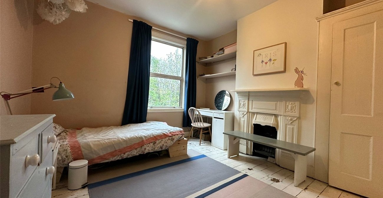 3 bedroom house for sale in London | Robinson Jackson