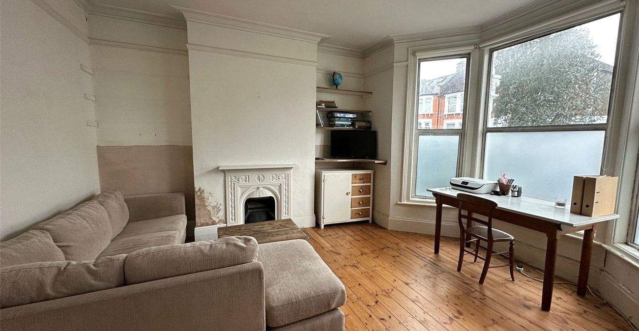 3 bedroom house for sale in London | Robinson Jackson