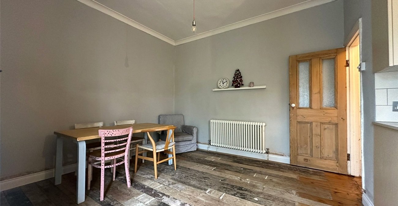 3 bedroom house for sale in London | Robinson Jackson