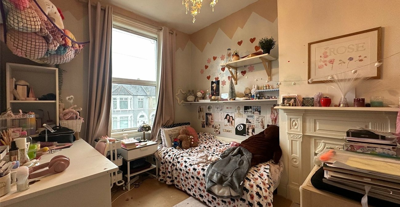 3 bedroom house for sale in London | Robinson Jackson