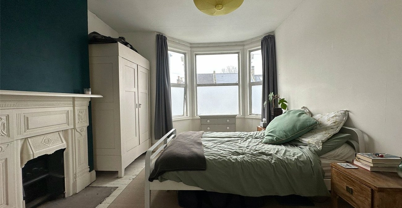 3 bedroom house for sale in London | Robinson Jackson