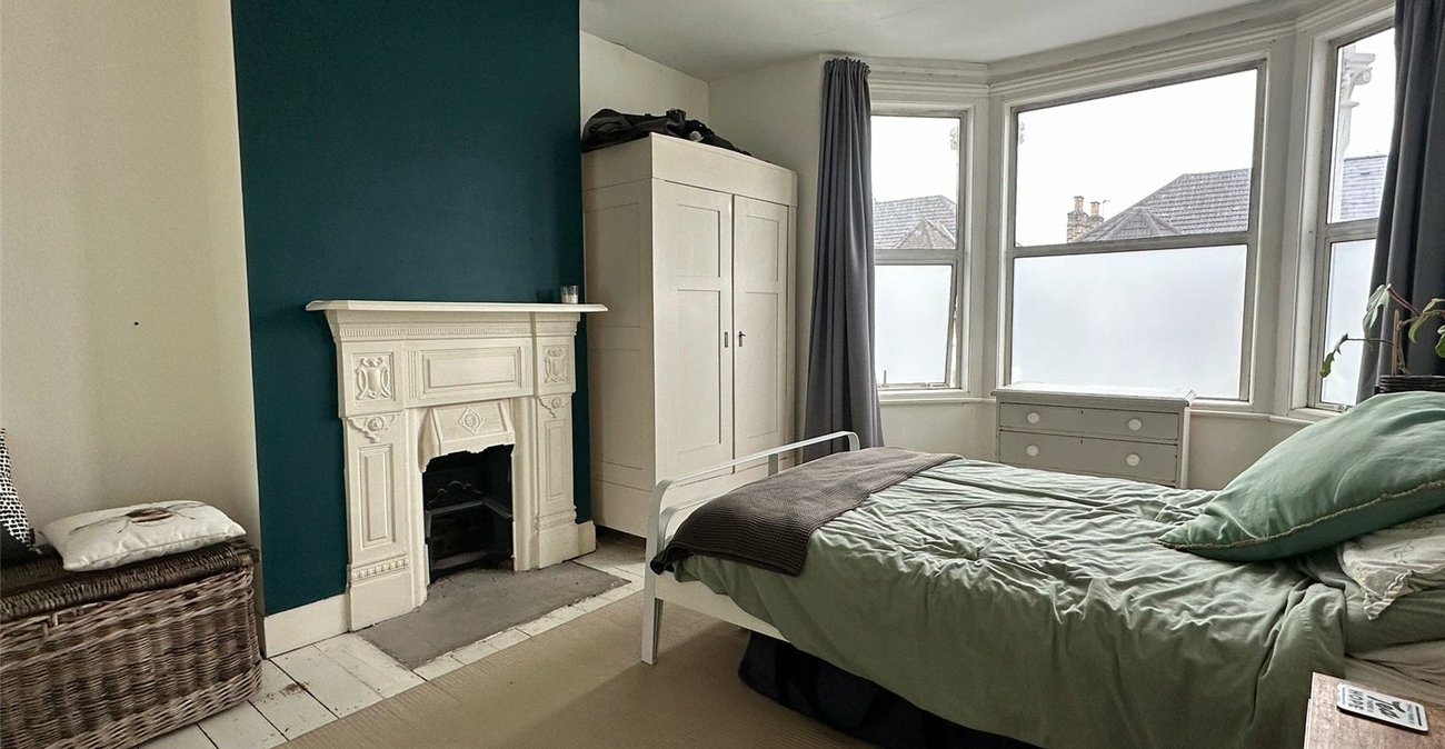 3 bedroom house for sale in London | Robinson Jackson