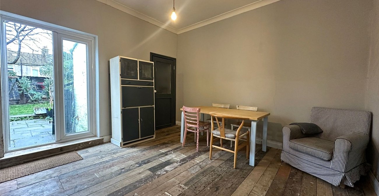 3 bedroom house for sale in London | Robinson Jackson