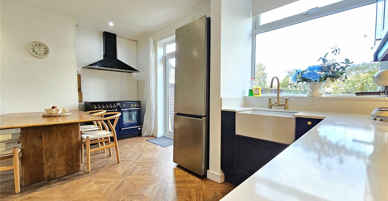 2 bedroom house for sale in London | Robinson Jackson