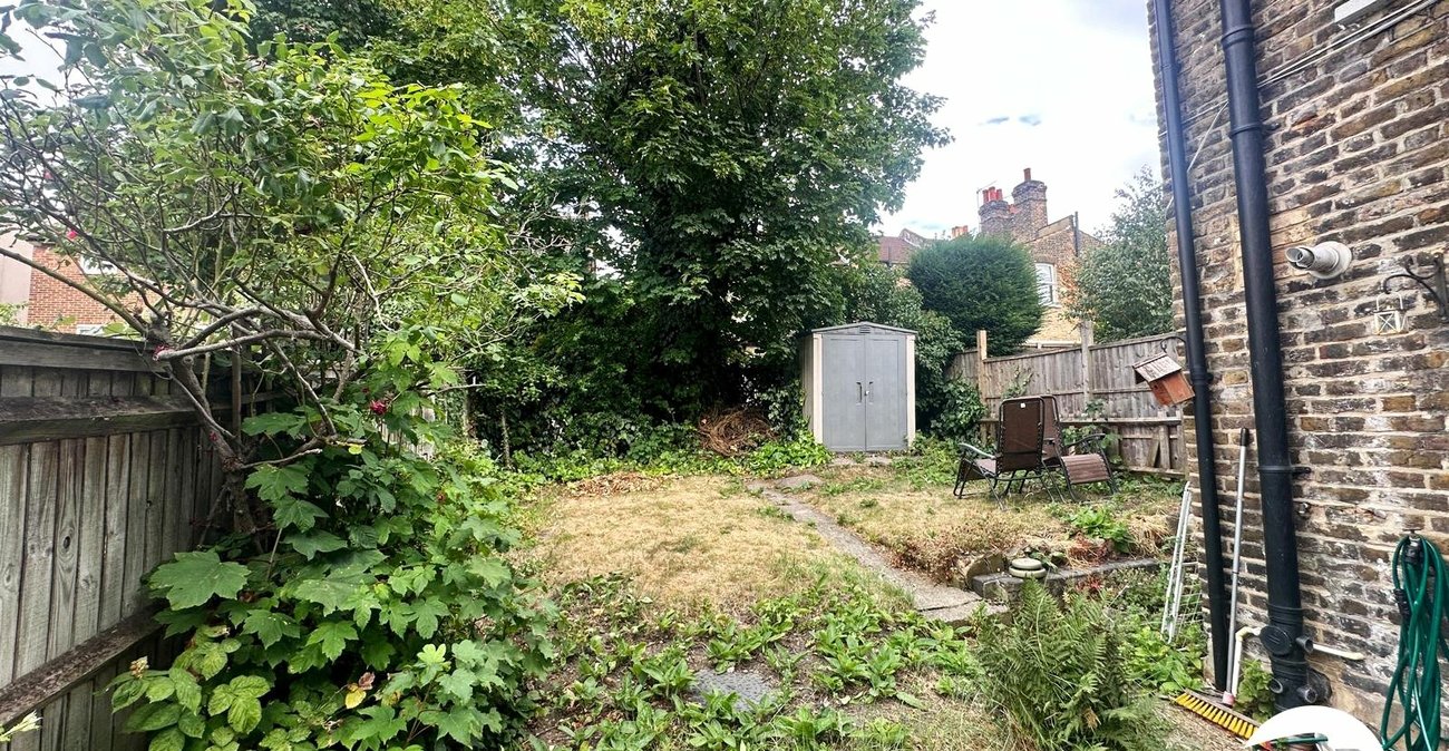 2 bedroom property for sale in Hither Green | Robinson Jackson