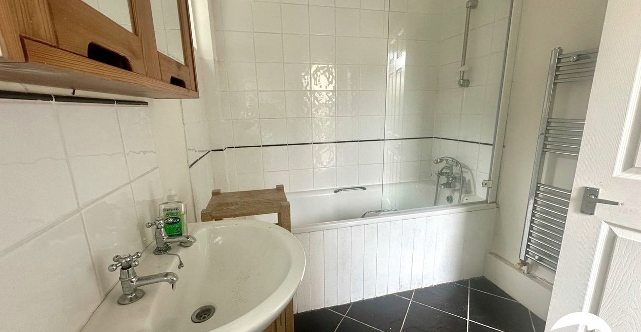 2 bedroom property for sale in Hither Green | Robinson Jackson