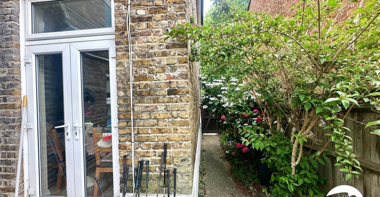 2 bedroom property for sale in Hither Green | Robinson Jackson