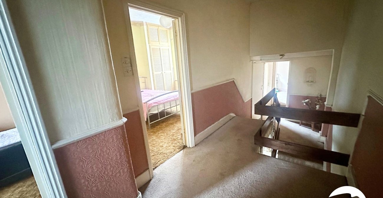 3 bedroom house for sale in London | Robinson Jackson