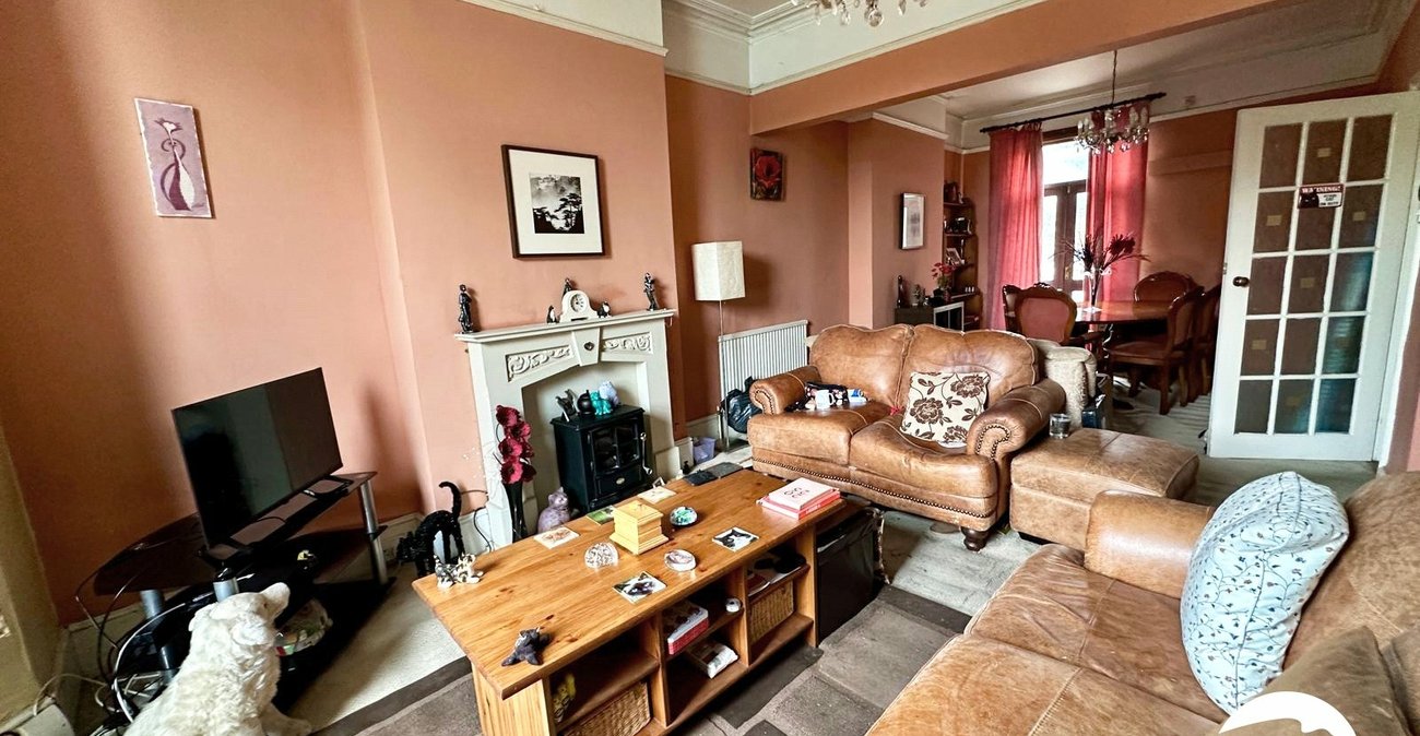 3 bedroom house for sale in London | Robinson Jackson