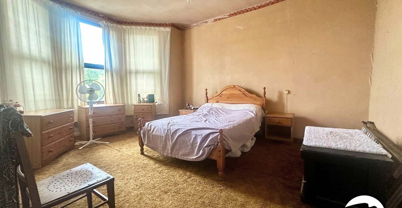 3 bedroom house for sale in London | Robinson Jackson