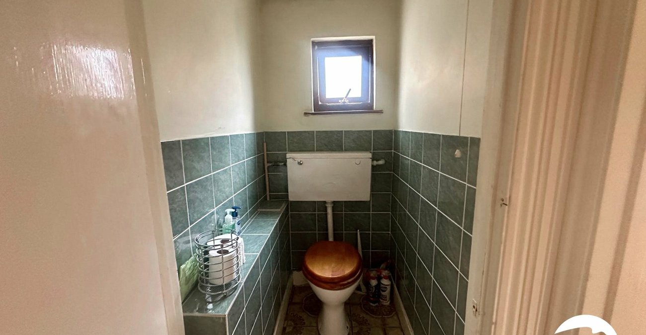 3 bedroom house for sale in London | Robinson Jackson