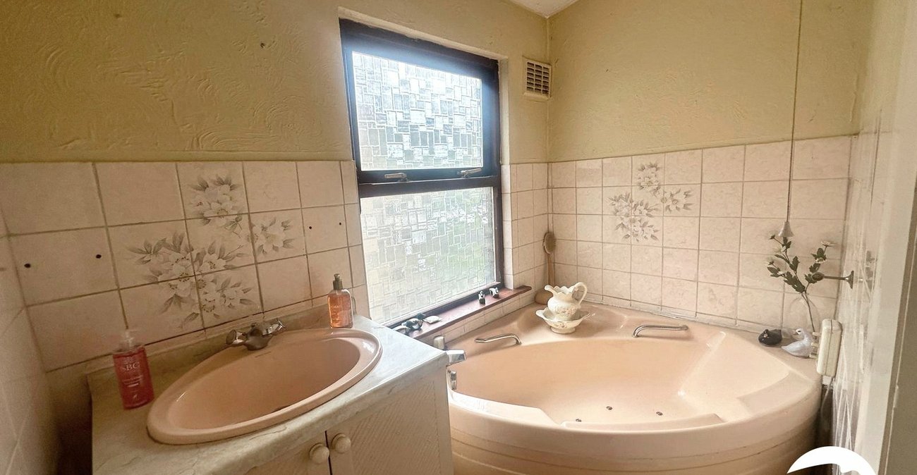 3 bedroom house for sale in London | Robinson Jackson